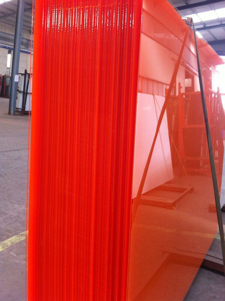 Perbedaan Antara Kaca Lukis Dan Kaca Sablon